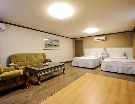 Yangji Park Hotel Чангуон Екстериор снимка