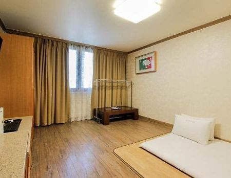 Yangji Park Hotel Чангуон Екстериор снимка