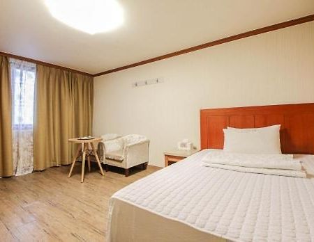 Yangji Park Hotel Чангуон Екстериор снимка