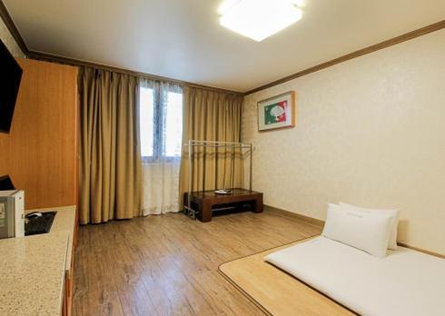 Yangji Park Hotel Чангуон Екстериор снимка