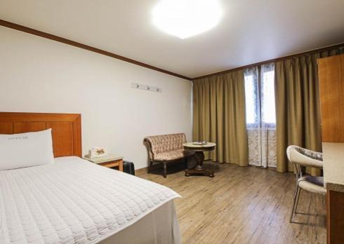 Yangji Park Hotel Чангуон Екстериор снимка