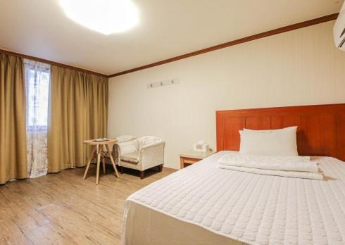 Yangji Park Hotel Чангуон Екстериор снимка
