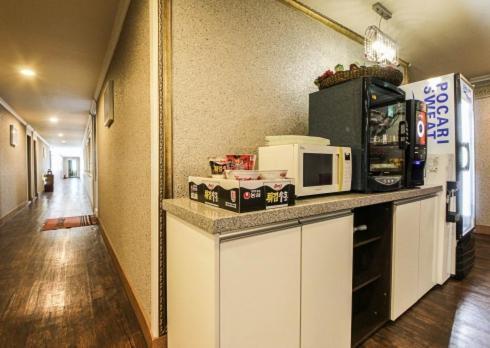 Yangji Park Hotel Чангуон Екстериор снимка