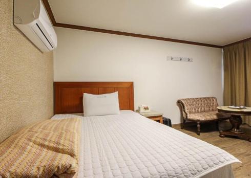 Yangji Park Hotel Чангуон Екстериор снимка